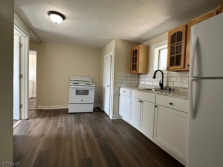 14 W Main St #A — Photo 4
