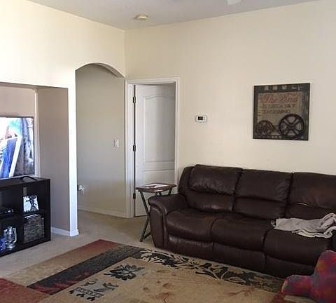 5th image of 740 Carlyle Ave SE