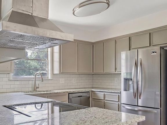3rd image of 1602 Bowie Cir