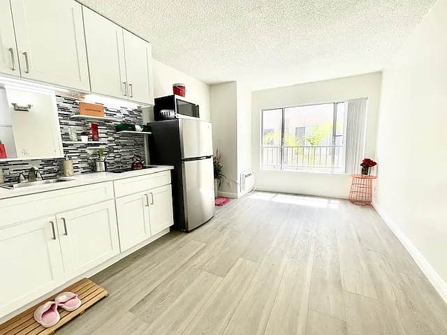 Wilshire Occidental Apts — Photo 31