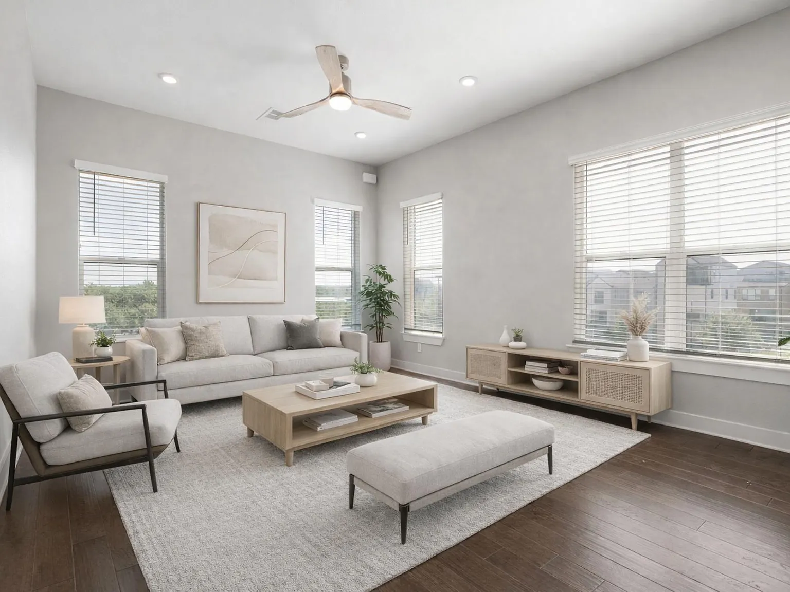 2 bed, 1.0 bath, 971 sqft, $2,800 — Photo 1