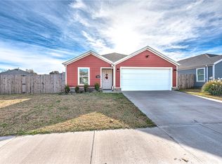 5813 W Greens Chapel Rd, Fayetteville, AR 72704