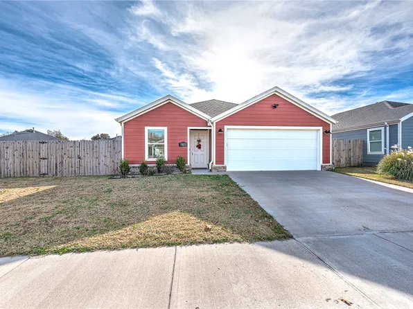 5813 W Greens Chapel Rd, Fayetteville, AR 72704