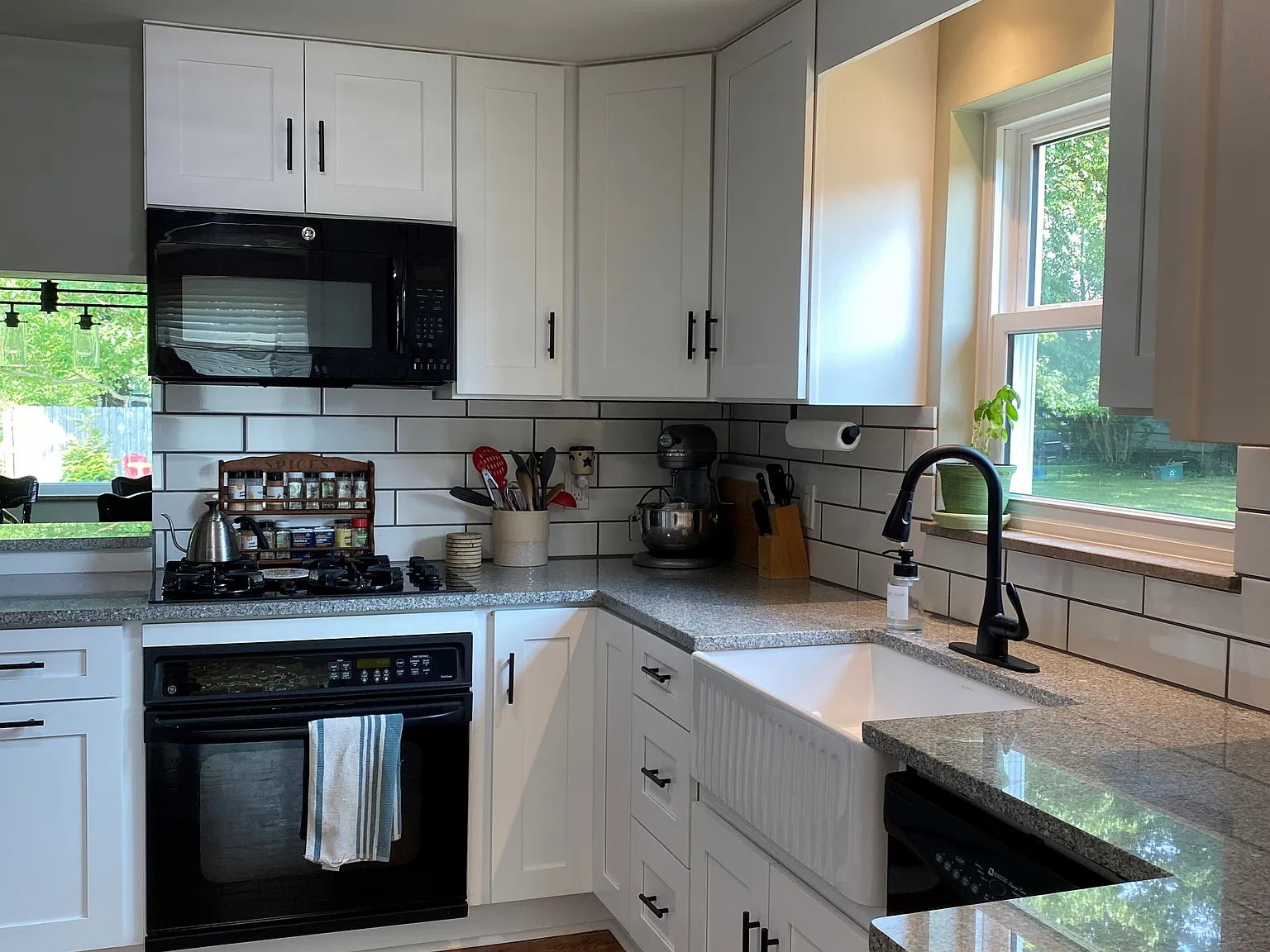 3 bed, 1290 sqft, $1,975 — Photo 3