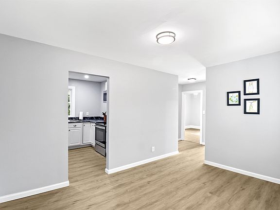 3rd image of 610 W Main St