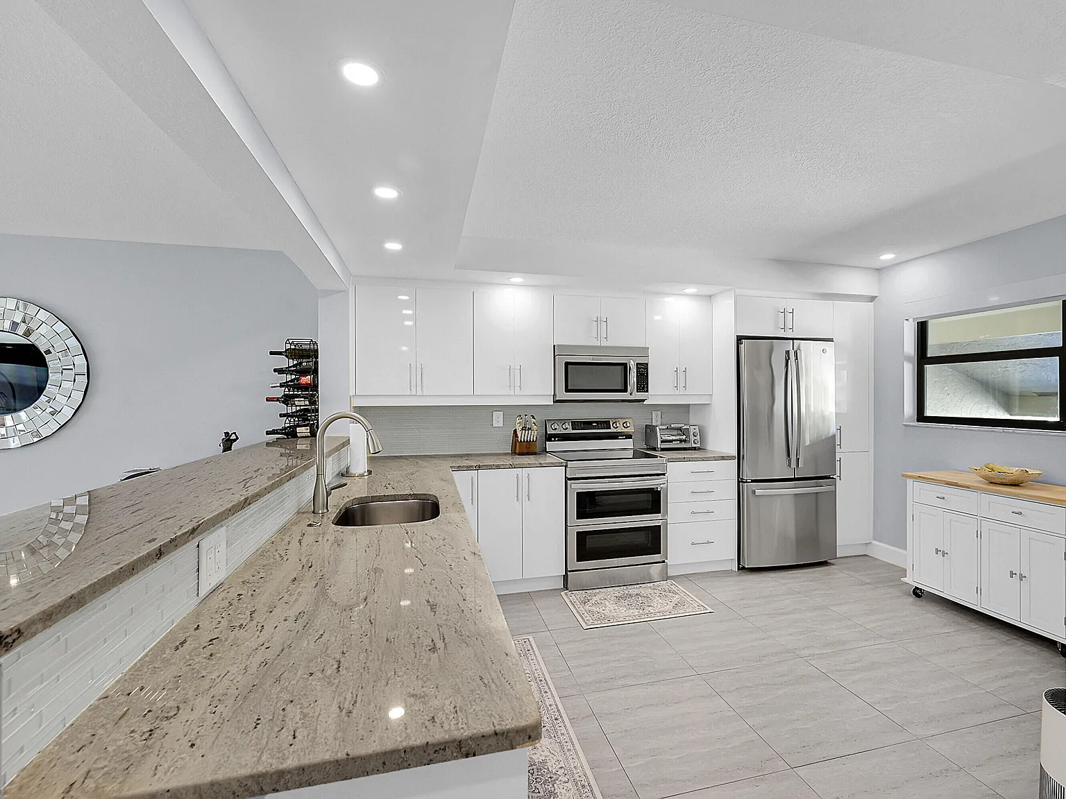 2 bed, 2.0 bath, 1300 sqft, $3,500 — Photo 1