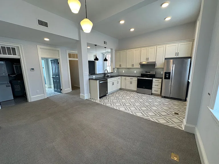 202 Hanover St #2D — Photo 2