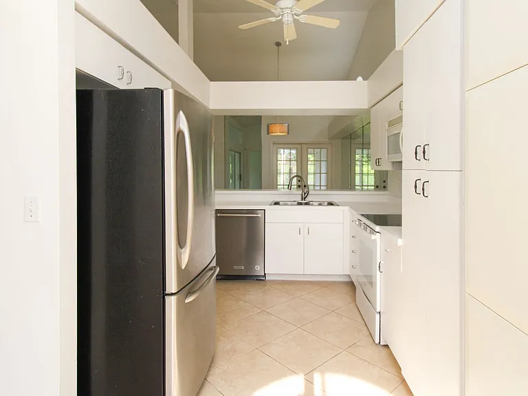 10201 Regent Cir — Photo 18