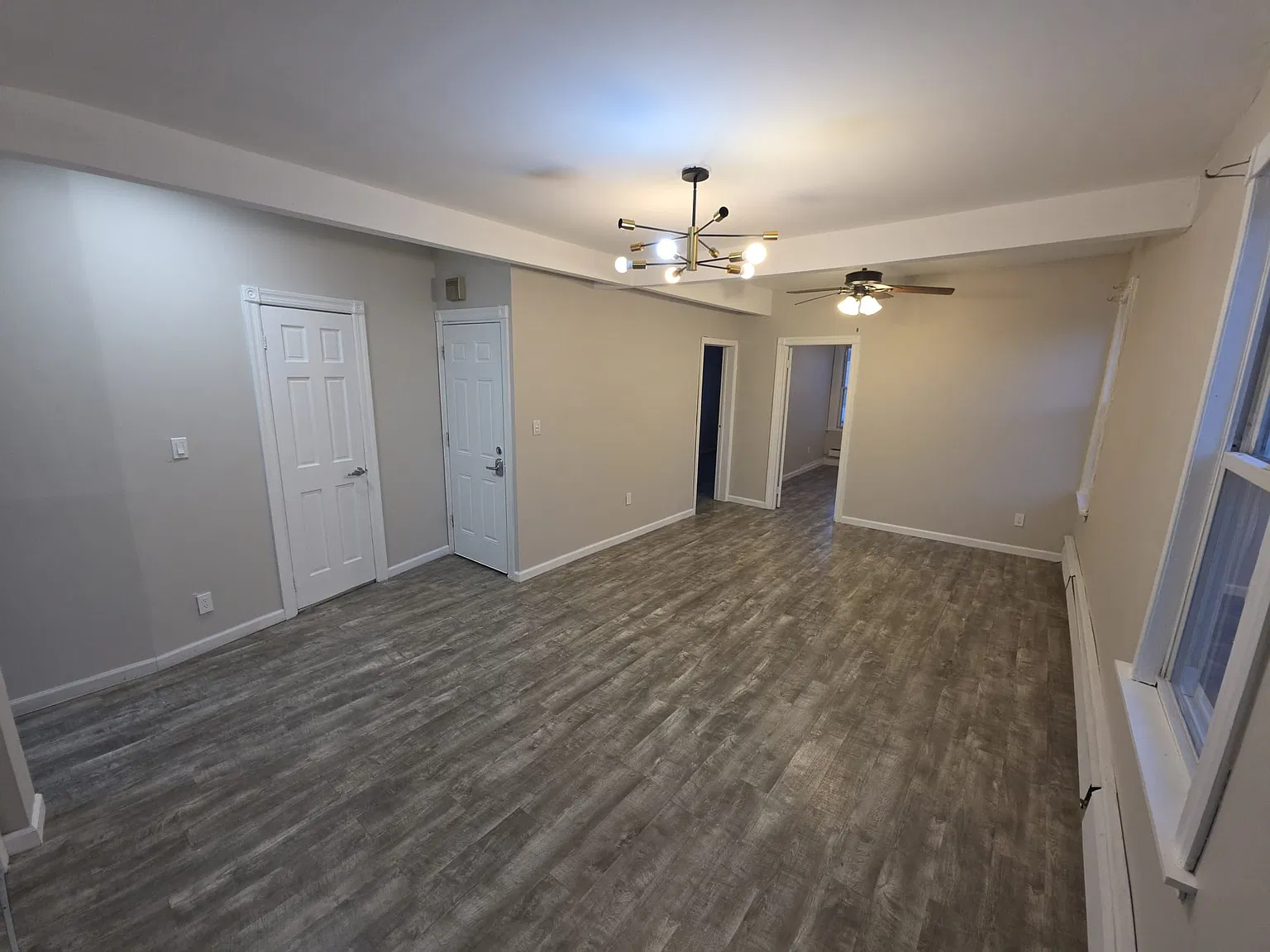 3 bed, 900 sqft, $3,200 — Photo 1
