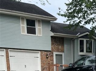 110 SE Flagstone Dr, Lees Summit, MO 64063