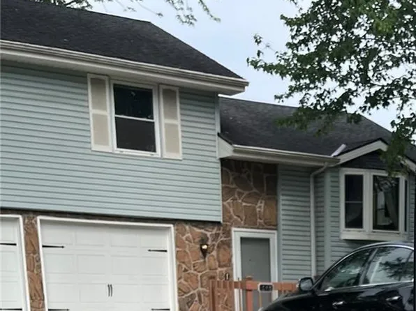 110 SE Flagstone Dr, Lees Summit, MO 64063