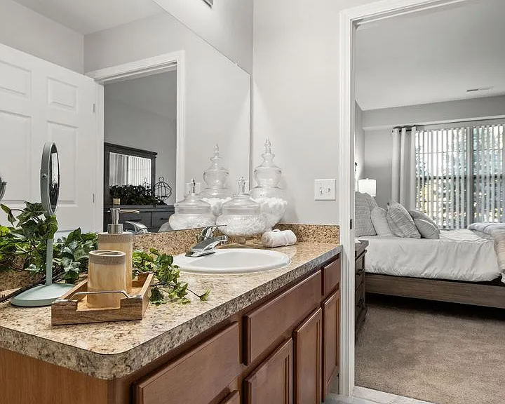 Ashford Apartments — Photo 95