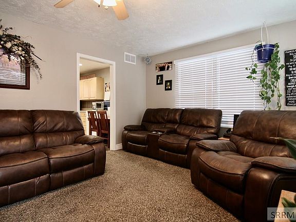 3rd image of 210 Chatham Dr