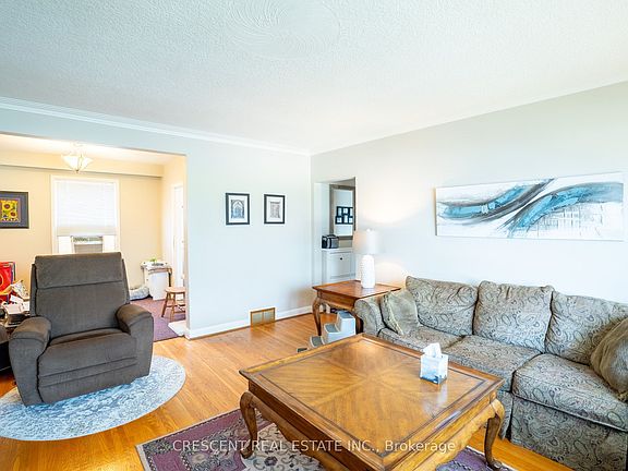 3rd image of 35 Laburnham Ave