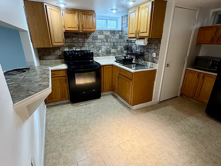 827 Meadow Rd — Photo 5