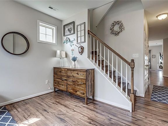 3rd image of 8021 Ellendale Dr