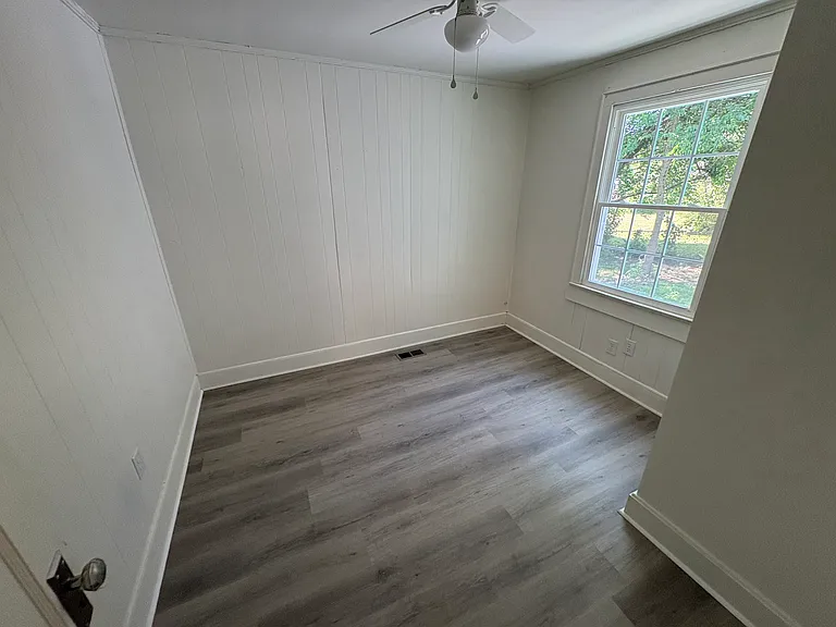 211 Thurman St — Photo 9