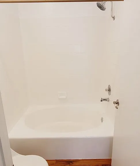 1031 N Crescent Heights Blvd — Photo 13
