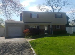 206 W 21st St, Deer Park, NY 11729