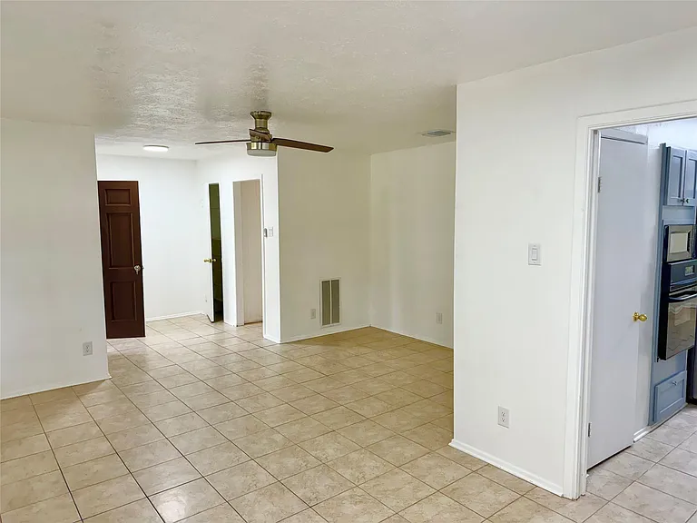 7015 Pyron Way — Photo 5