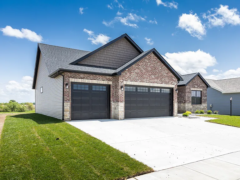 7154 Savannah Dr — Photo 4
