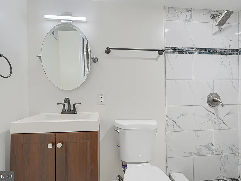 404 N Robinson St — Photo 24