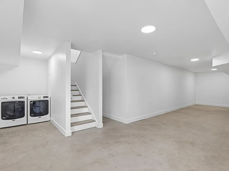 521 Harmony Rd — Photo 31