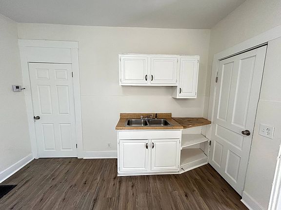 3rd image of 807-809 W Ash St