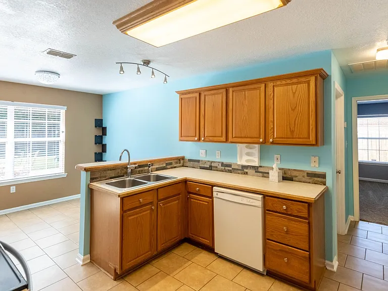 15231 Shadow Creek Dr — Photo 3
