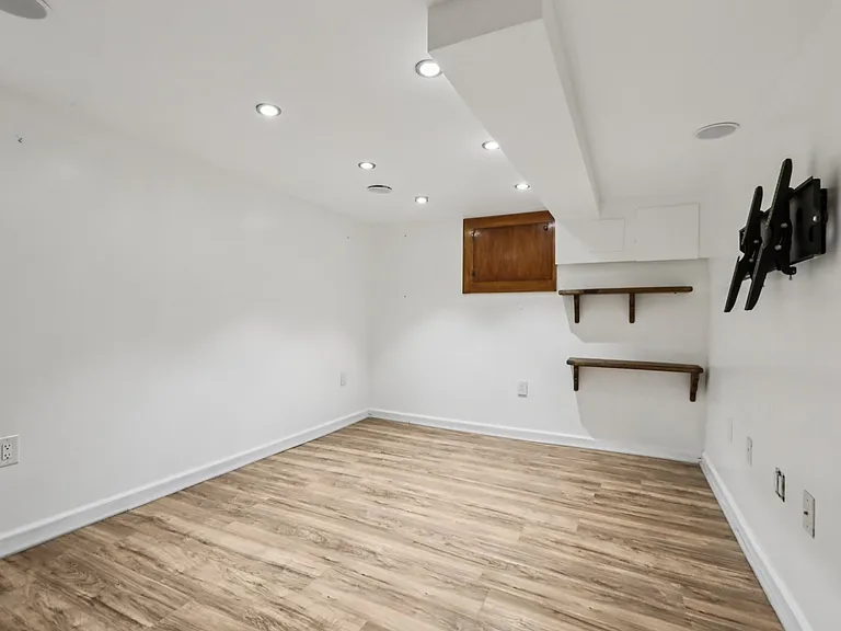 56 Gordon St — Photo 33