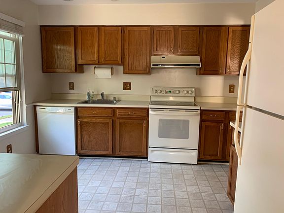 3rd image of 3942 Collis Oak Ct