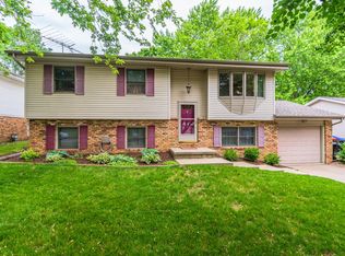 105 S Evergreen Ln, Bloomington, IL 61704