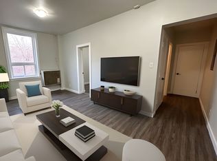 372 Darling St #5, Brantford, ON N3S 3Y5
