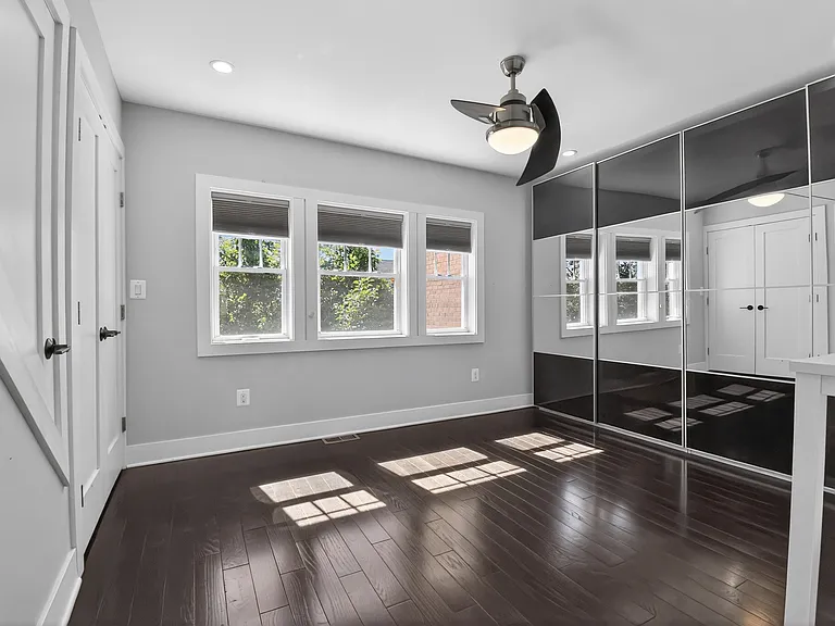 847 20th St NE — Photo 16