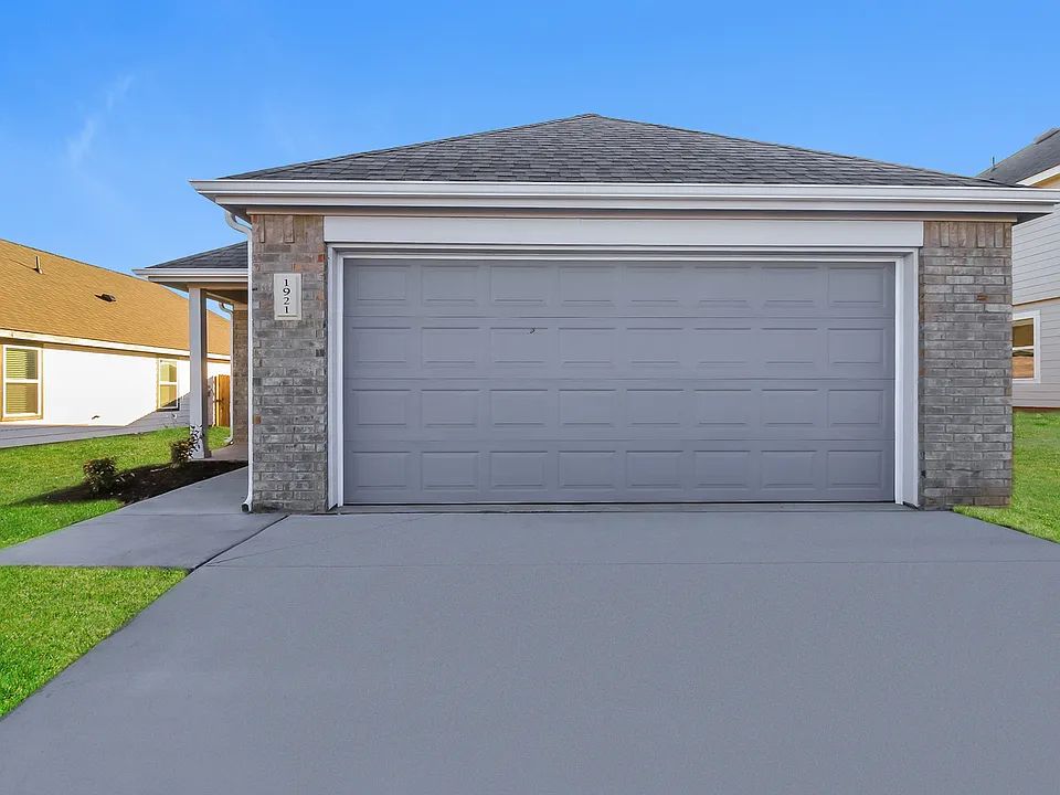 1921 Malus Way