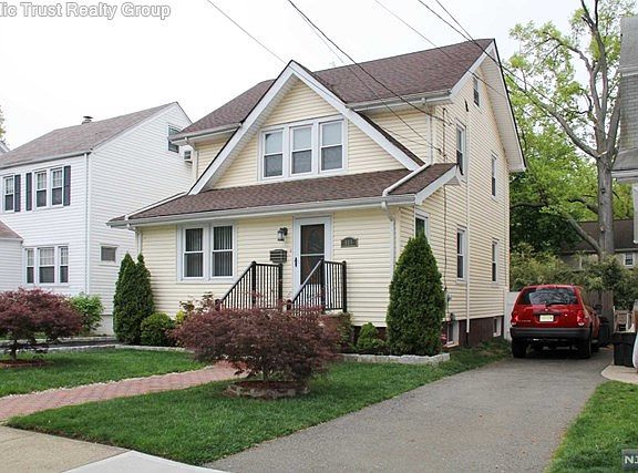 3rd image of 865 Ester Ave