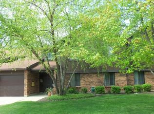 8 Creekside Cir APT D, Elgin, IL 60123