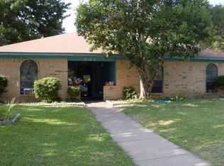 501 Bluebird Ln, Desoto, TX 75115