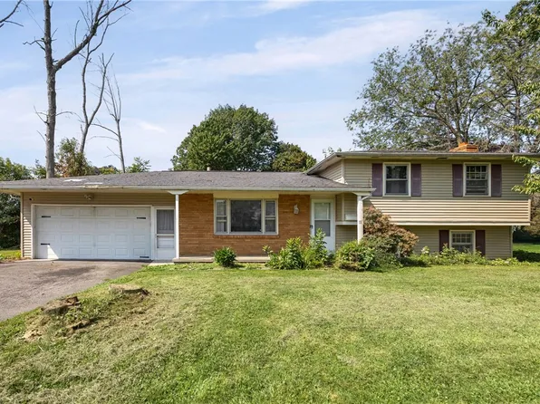 879 Maiden Aka 11 Black Walnut Drive Ln, Rochester, NY 14615