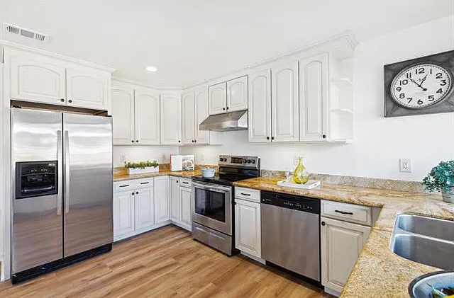 10135 Santa Clara Ave — Photo 4