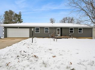 705 8th St NW, Mount Vernon, IA 52314