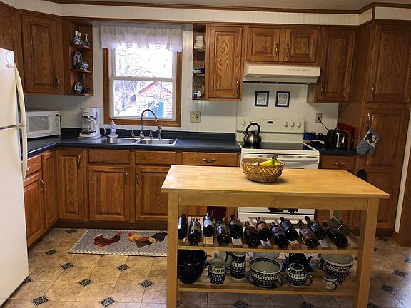 4th image of 21 Village Ln