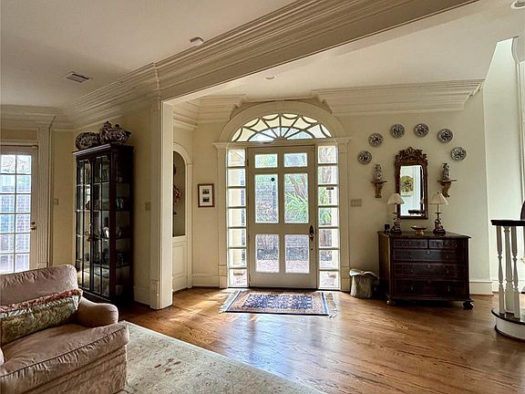2nd image of 1 Pine Briar Cir