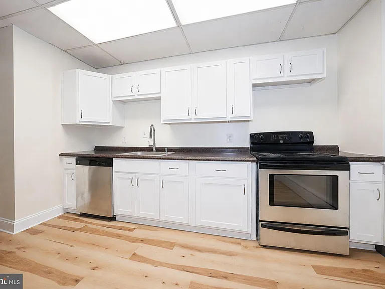 1 S Valley Rd #202 — Photo 3