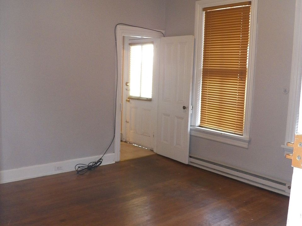 2nd image of 801 Green St APT 2