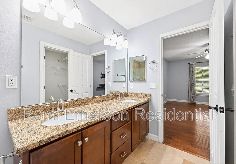 116 W 5th St — Photo 16