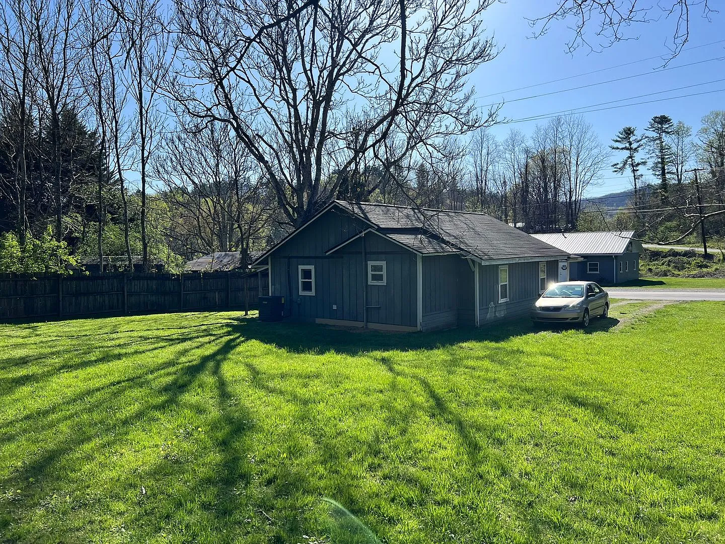 1 Bed 1 Bath Close to Downtown — Photo 4