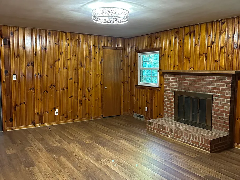 120 Tanglewood Dr — Photo 2