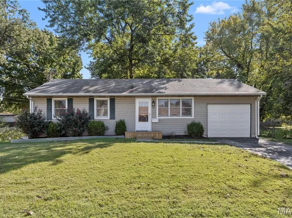 11 Charlotte Dr, Florissant, MO 63031