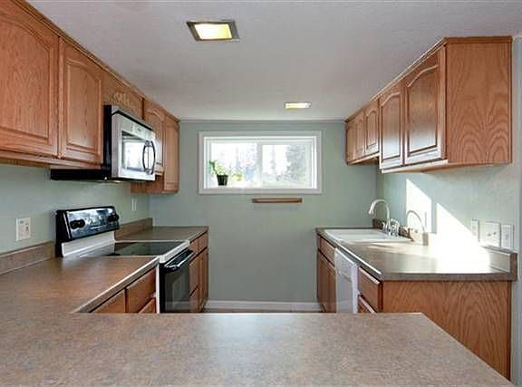 3rd image of 527 Craig Ave